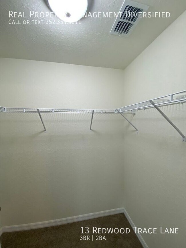 Building Photo - 13 Redwood Trace Ln