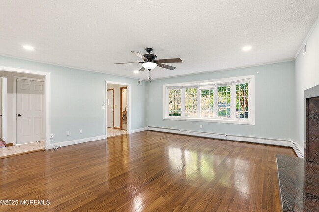 Building Photo - 601 Duchess Ct