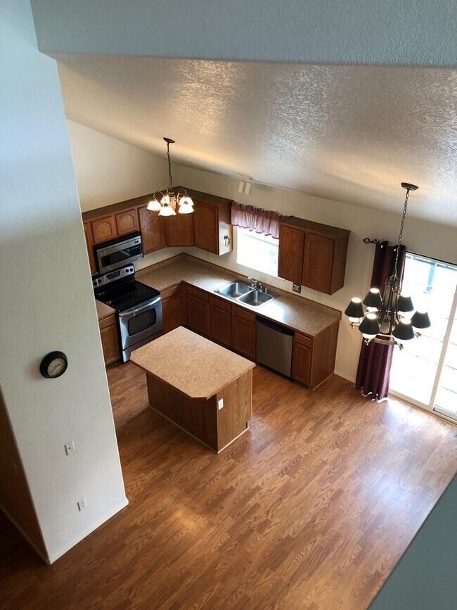 Building Photo - 2521 Stratford Ln