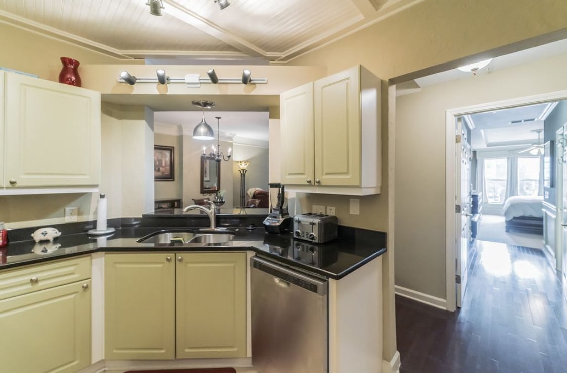 Building Photo - 3334 Peachtree Rd NE