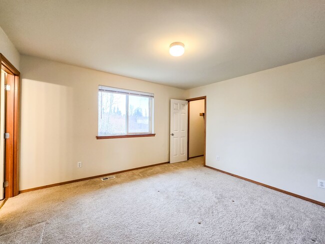 Building Photo - Lake Stevens 4-bed