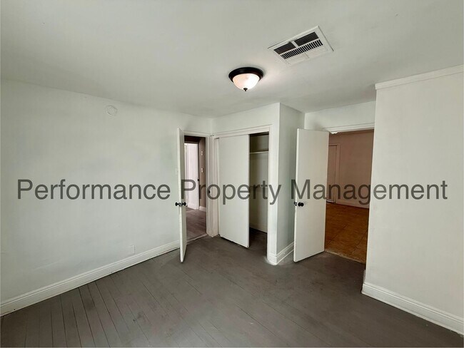 Building Photo - Cozy 3 Bed/2 Bath E Bakersfield Home w/ Solar, RBP & $0 Deposit Option