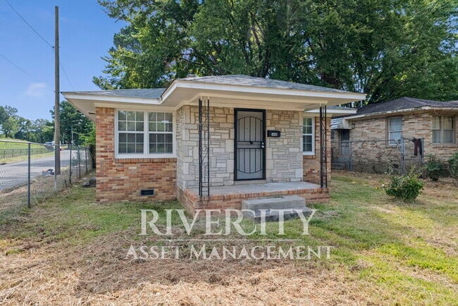 Building Photo - 1646 Harmen St