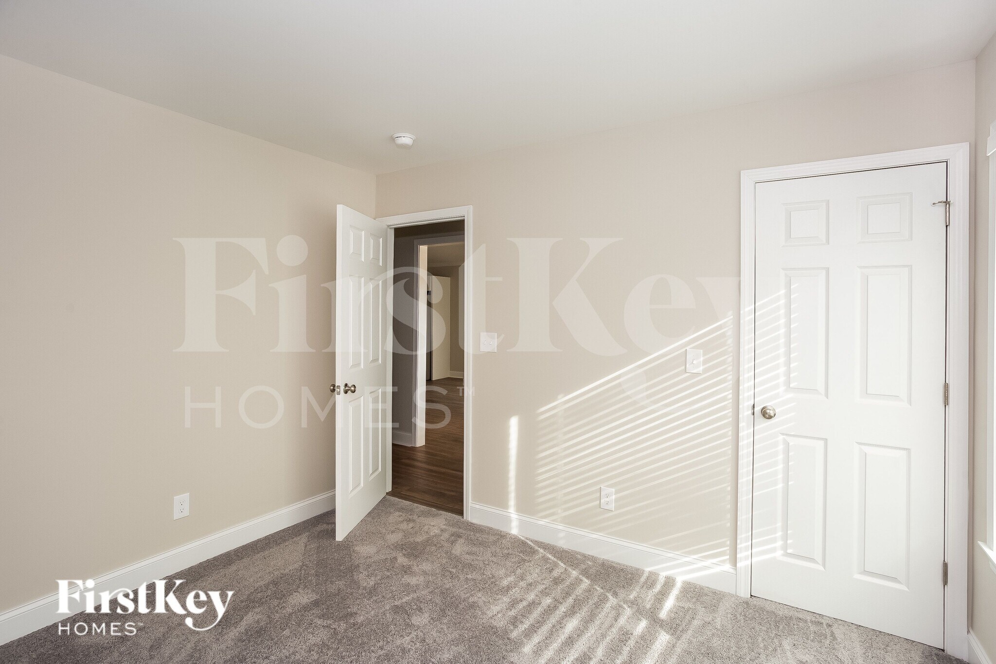 Building Photo - 621 E Mills Dr