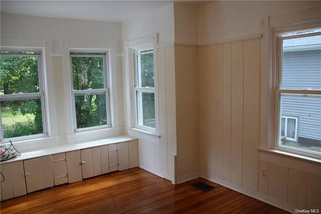 Building Photo - 35 S Chestnut St