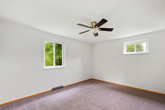 Building Photo - AVAILABLE AUGUST 1ST!! DON'T MISS TIS GORGEOUS 3 BEDROOM IN PENN HILLS!