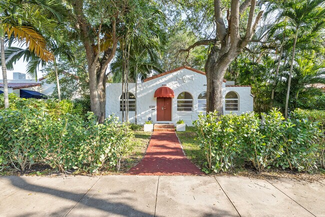 Primary Photo - 1139 Venetia Ave