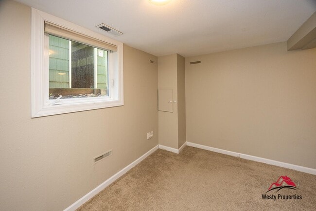 Building Photo - 7548 SW 35th Ave