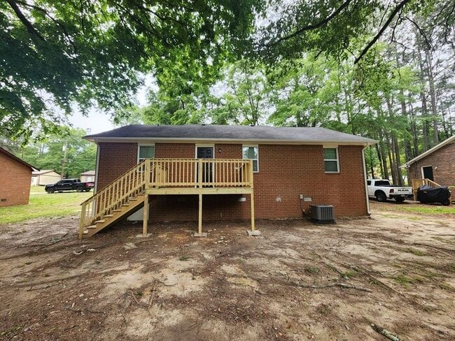 Building Photo - 709 W Creek Cir