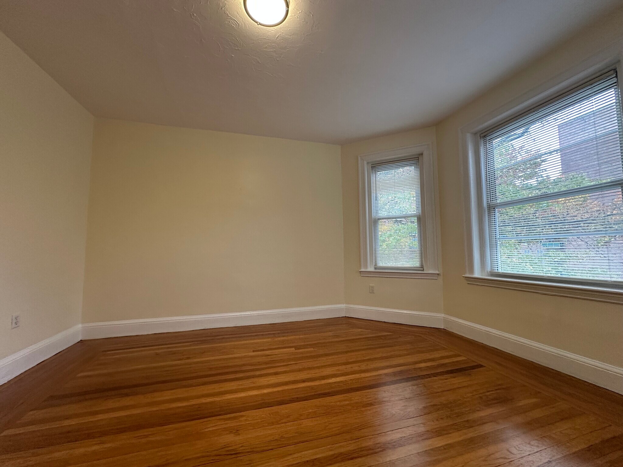 Building Photo - 55 Thatcher St