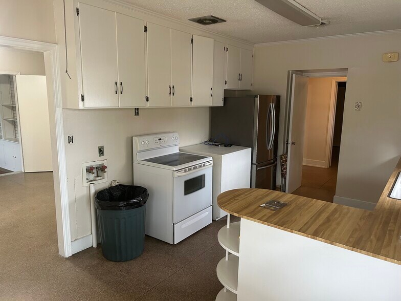 Building Photo - 1234 M Ave