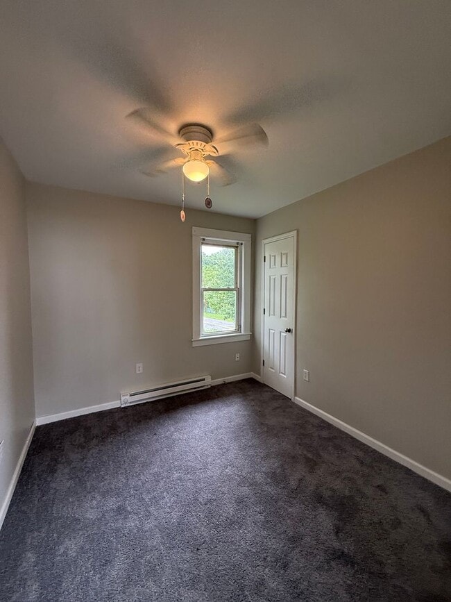 Building Photo - Scranton 3 Bedroom Single Family, Quiet Neighborhood, Gas Heat,