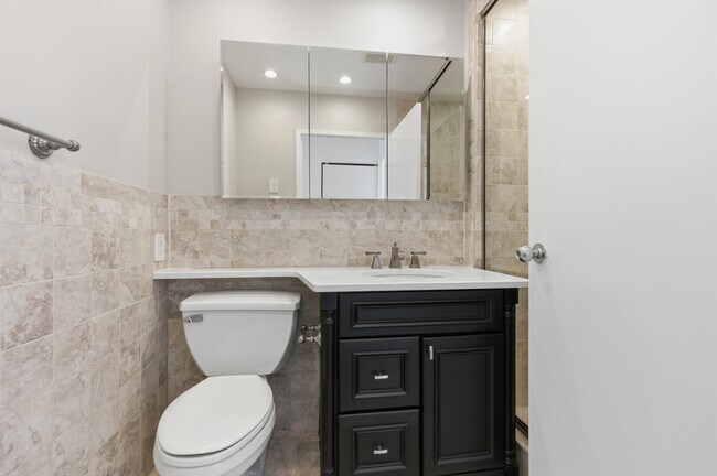 Building Photo - 100 W Broadway