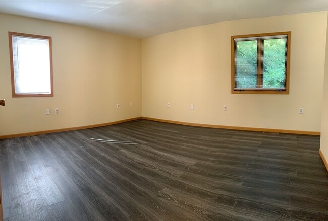 Building Photo - Beautiful 3-bedroom