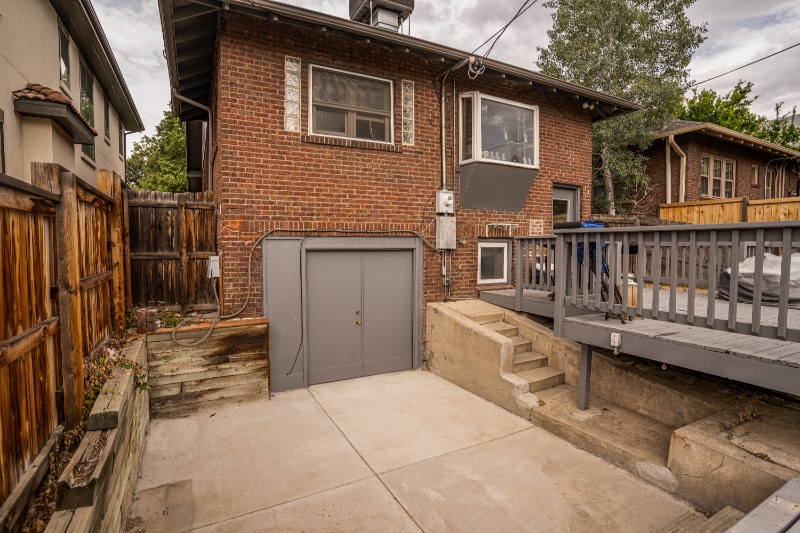 Building Photo - 571 S Corona St