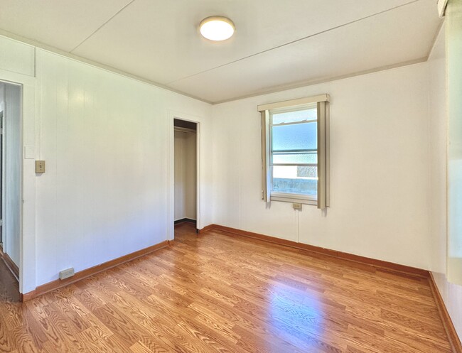 Building Photo - 2070 Pakolu St