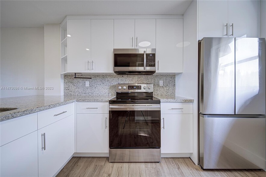 Building Photo - 8329 SW 137th Ave