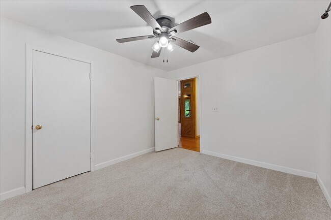 Building Photo - 11104 Quinlan North Lake Dr