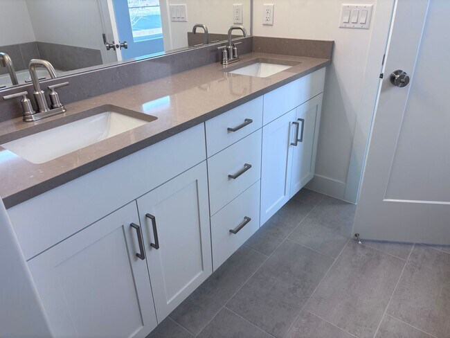 Building Photo - Beautiful New Home with access to community pool