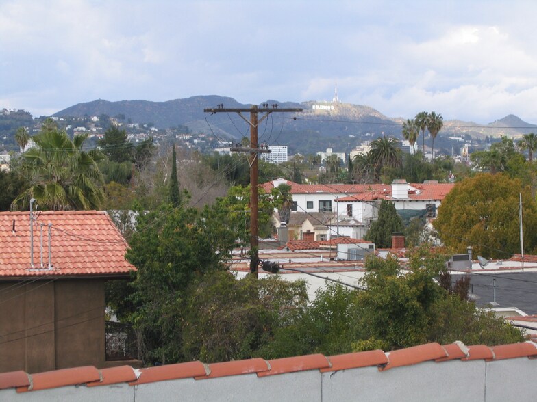 Building Photo - 464 N Stanley Ave