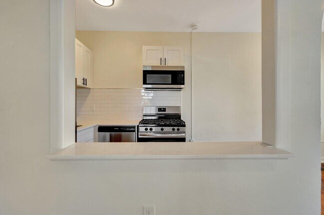 Building Photo - 623 Park Pl
