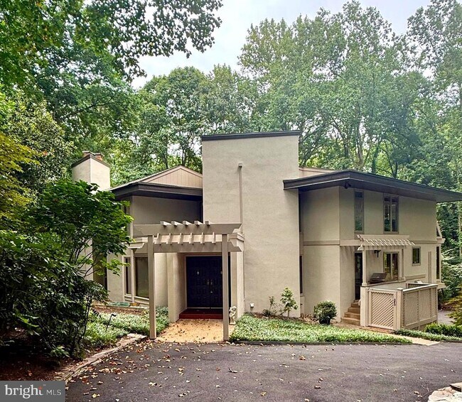 Building Photo - 1325 Darnall Dr