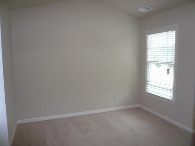 Building Photo - 780 Duberry St