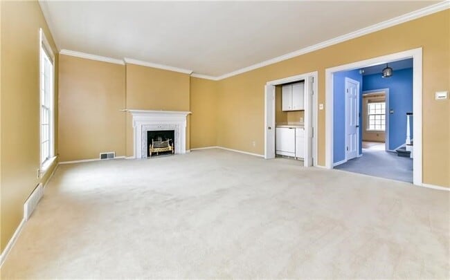 Building Photo - 5623 Fifth Ave