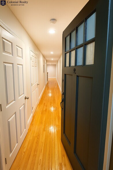 Building Photo - 68 Egmont St