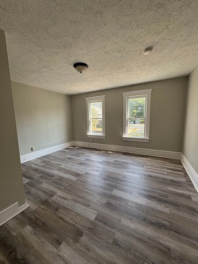 Building Photo - 656 Kling St