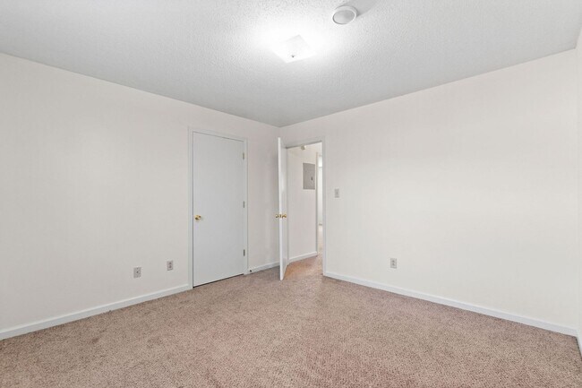 Building Photo - 112 Stephanie Dr