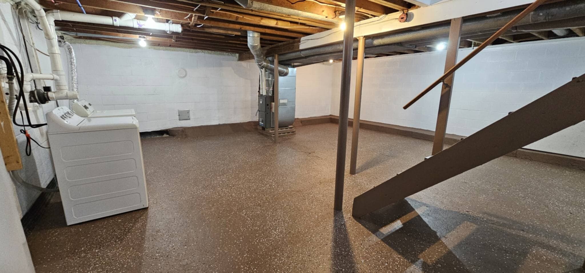 Building Photo - 7901 Elm St