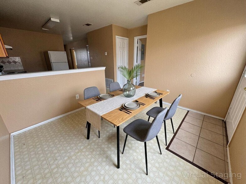 Building Photo - 3203 Toledo Dr