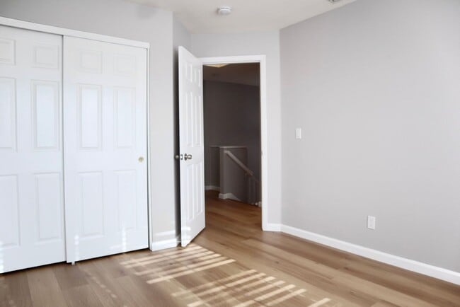 Building Photo - Beautifully Spacious 3-bedroom townhome in Fremont – Gated community!