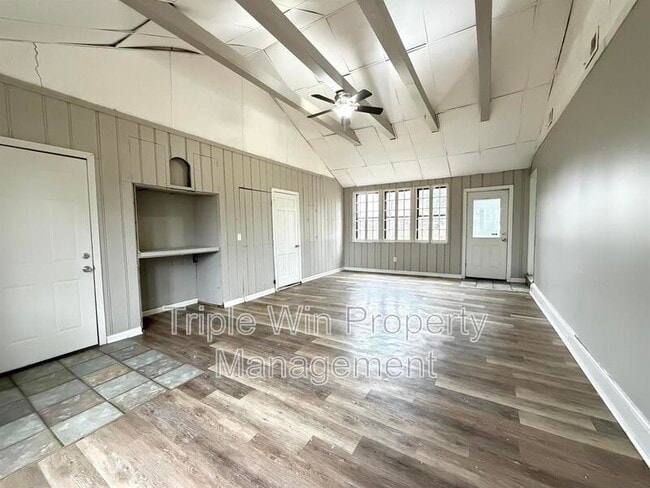 Building Photo - 520 Hentschel Pl