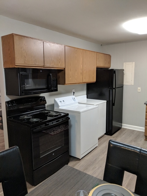 Building Photo - 411 Rose Ln