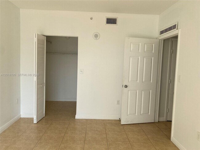 Building Photo - 2425 SW 27th Ave