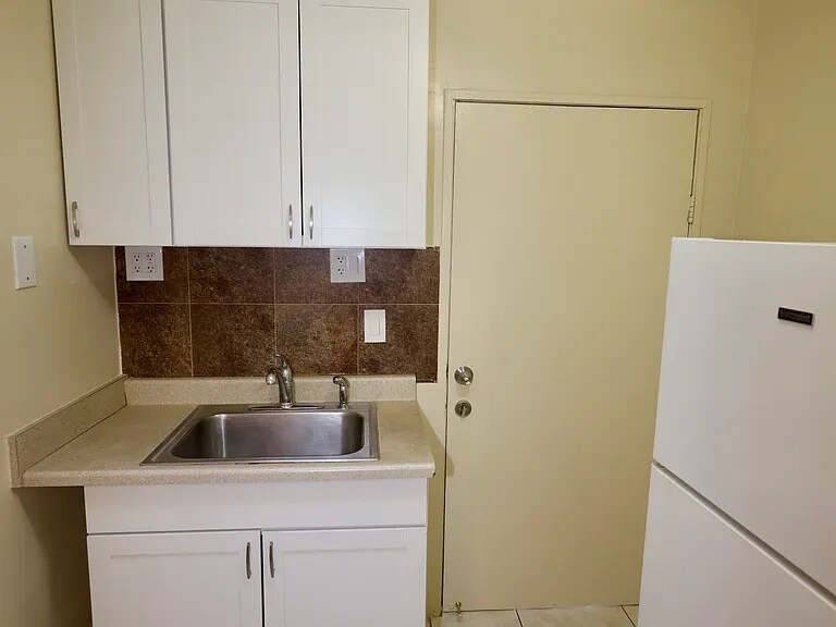 Building Photo - 7913 Jamieson Ave