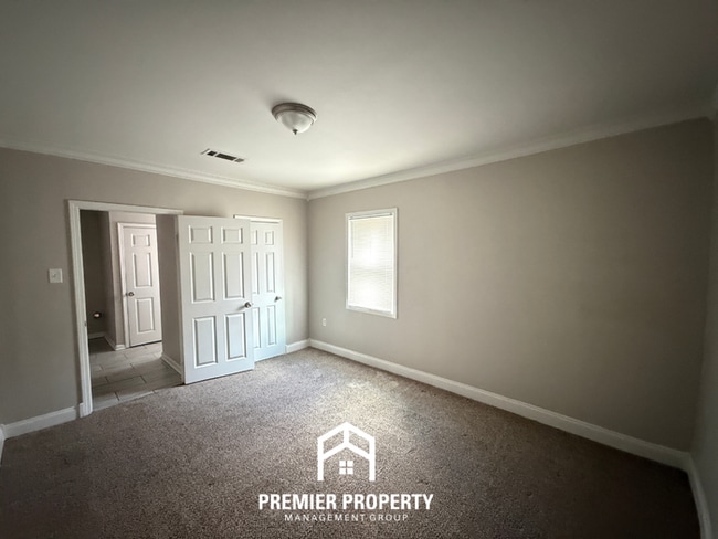 Building Photo - Charming 3BR Home in 38117 | Hardwood Floors & Large Fenced Backyard
