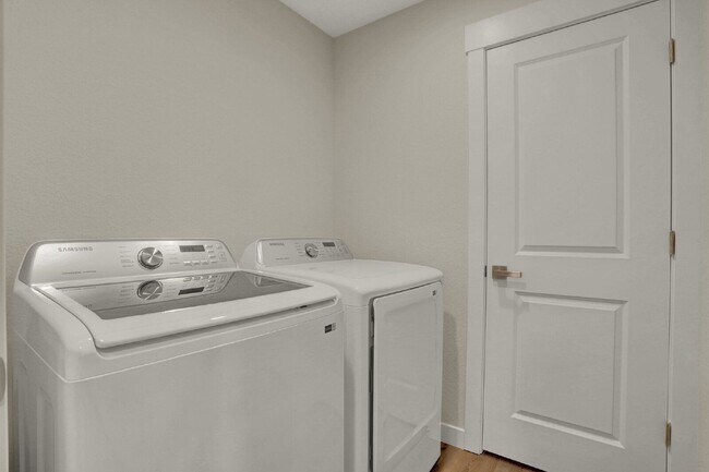 Building Photo - 3780 Venice Grove