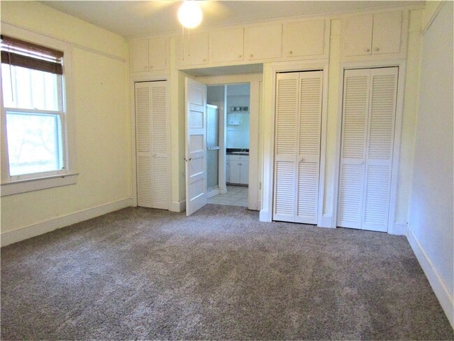 Building Photo - 2413 Pope Dr