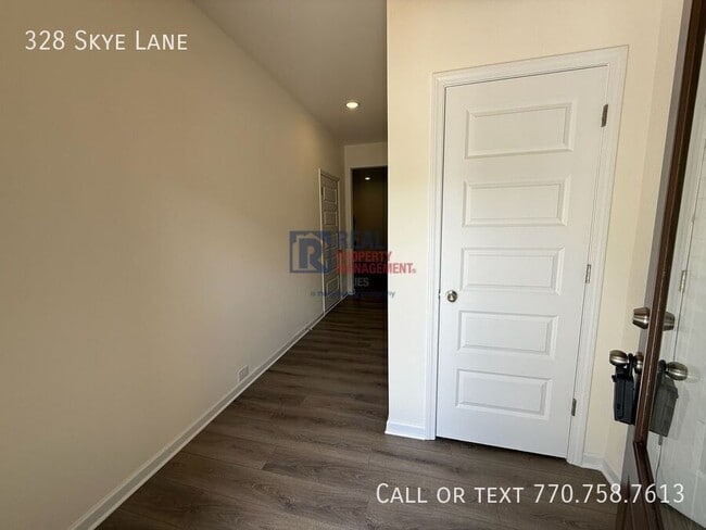 Building Photo - 328 Skye Ln