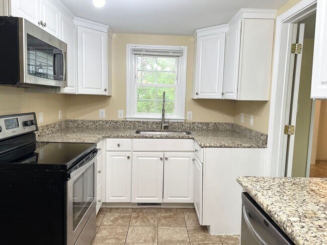 Building Photo - Cozy Home with a Spacious Back Yard in Garner!