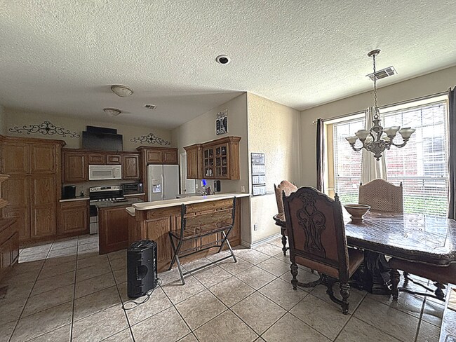 Building Photo - 16721 Farmington Way