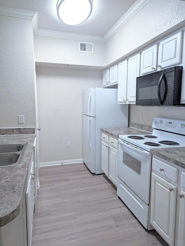 Building Photo - Spacious 2x2 vinyl plank flooring throughout, balcony & updated appliances