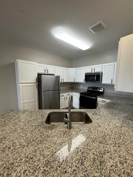 Building Photo - 450 Houston Ridge Dr