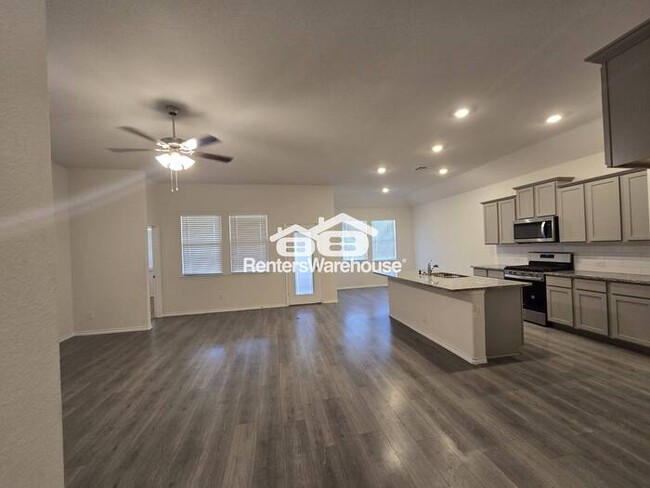 Building Photo - FOR RENT - MOVE IN READY - 4beds 2baths