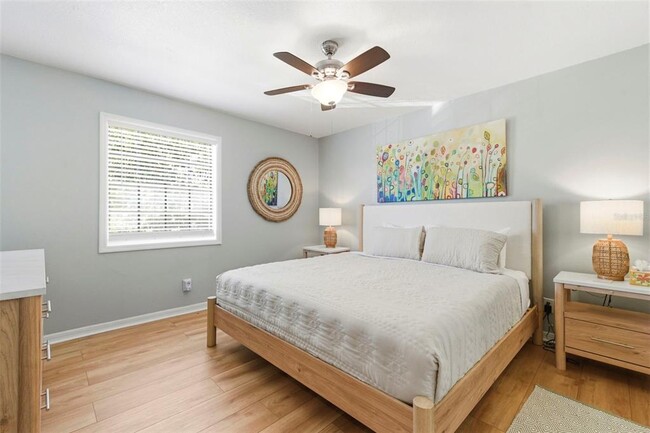 Building Photo - 201 Pompano Dr SE