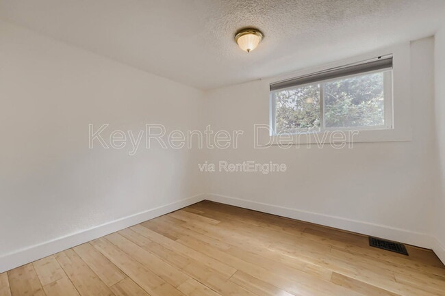 Building Photo - 4870 Beach Ct