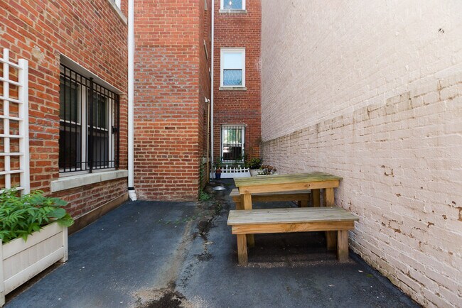 Building Photo - 3534 10th St NW